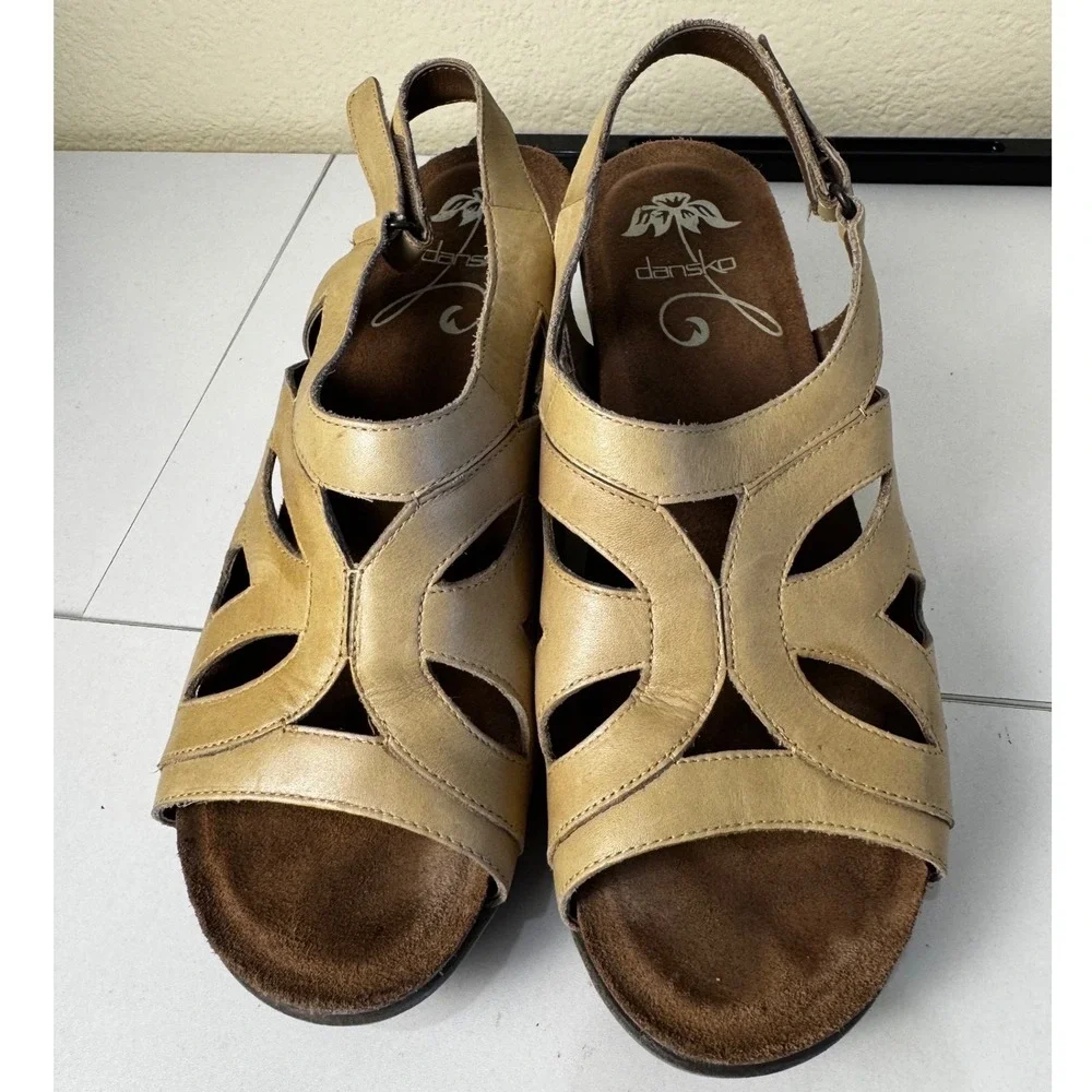 Dansko‎ Wedge Sandals Womens 40 9.5 Gold Leather Studded Slingback Platform Clog